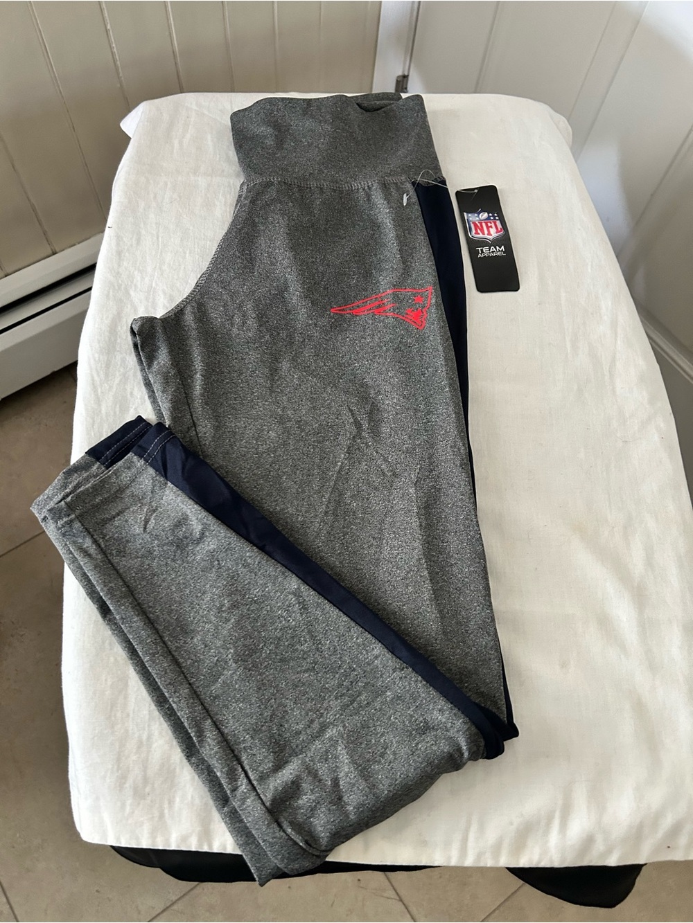 NWT NFL Team Apparel New England Patriots Womanās Leggings Size Large